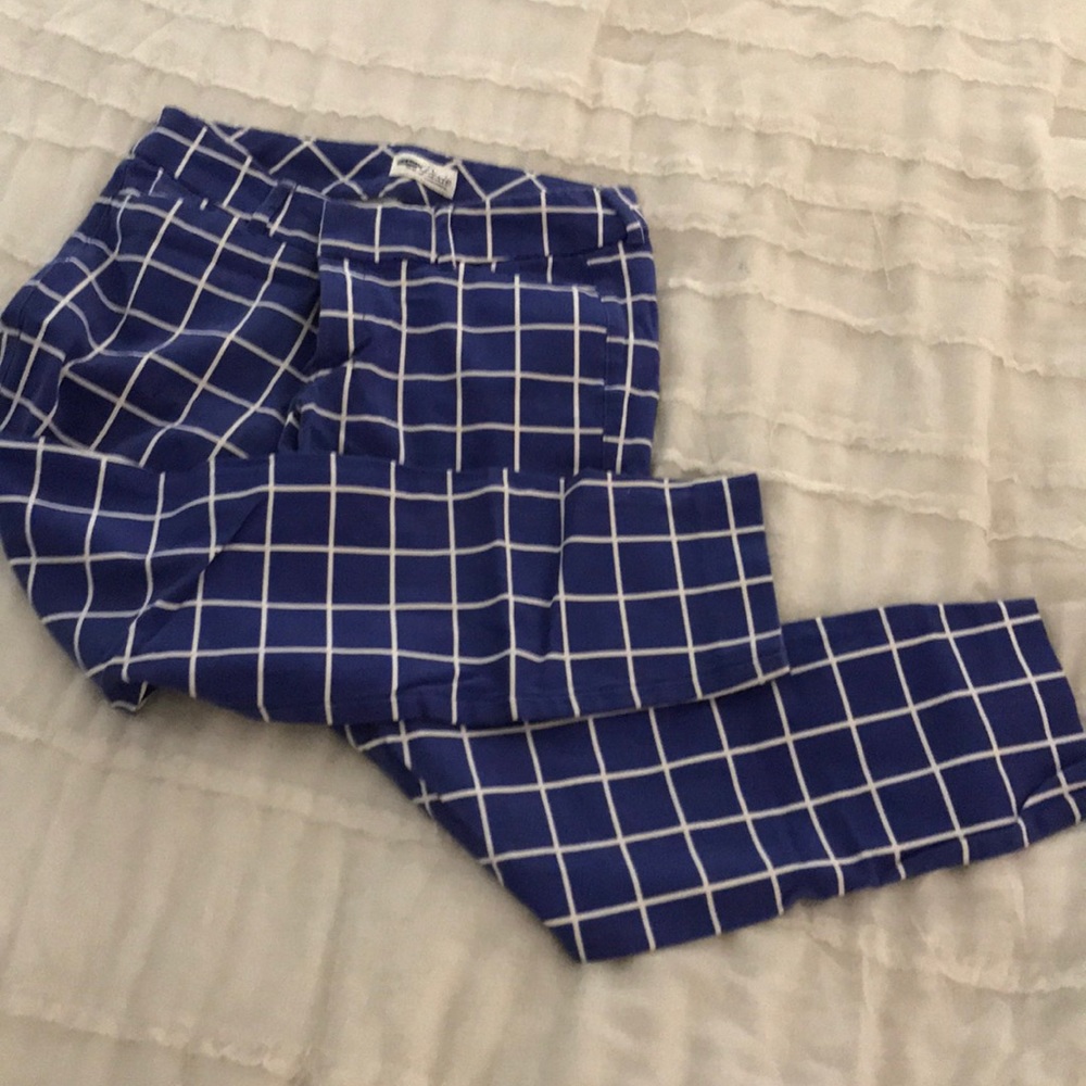 Old navy blue and white pixie pants! Size 4